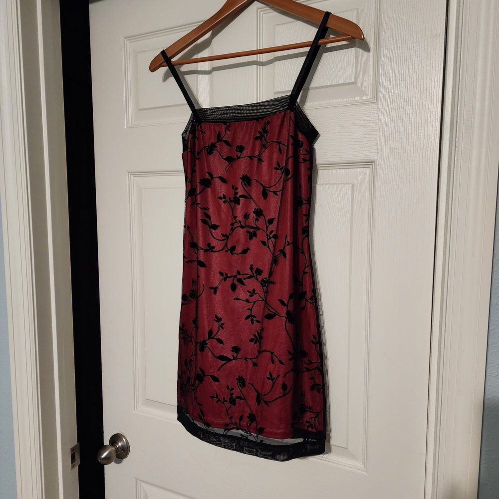 I.N. San Francisco Black and Red Floral Chemise